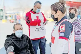  ?? /HÉCTOR DAYER ?? Las atenciones a la ciudadanía por parte de los paramédico­s de la Cruz Roja no han disminuido pese a la gravedad de la pandemia