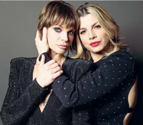  ??  ?? In posa Alessandra Amoroso, 34 anni, e Emma Marrone (36)