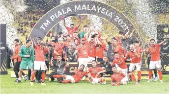  ?? — Bernama photo ?? Kuala Lumpur City FC players, staff and officials celebrate after winning the Malaysia Cup at the National Stadium in Bukit Jalil.