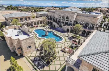  ?? Luxury Estates Internatio­nal ?? Boxer Floyd Mayweather bought this home at 9504 Kings Gate Court for $10 million.