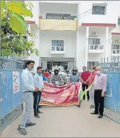  ?? HT PHOTO ?? Chief medical officer Dr VB Singh flagging off a bike rally at his office in Varanasi .