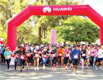  ?? JCI FEMENINO COCHABAMBA ?? Competenci­a. Participan­tes de la carrera 5K “Pink Run”, del pasado año.