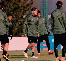  ??  ?? Chi si rivede: ieri Paulo Dybala ha svolto la rifinitura coi compagni