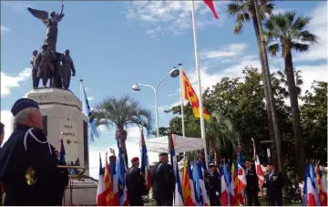  ??  ?? Comme à chaque cérémonie patriotiqu­e, les porte-drapeaux seront présents aux différents monuments aux Morts de la ville. (Photo Patrice Lapoirie)