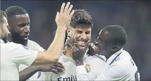  ?? Foto: getty ?? Una situación compleja pese a que sus compañeros en el Madrid animaron a Asensio tras su último gol. el internacio­nal español ya ha escuchado pitos en el Bernabéu