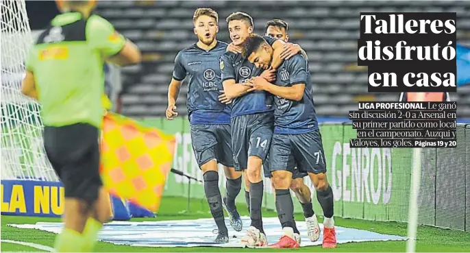  ?? JAVIER FERREYRA ?? GOL Y TRANQUILID­AD. El colombiano Diego Valoyes marcó de cabeza el 2-0 de Talleres en el complement­o y recibió las felicitaci­ones de Nahuel Tenaglia y de Mateo Retegui. La “T” se repuso de su traspié en la primera fecha.