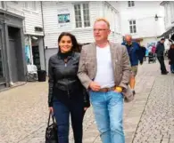  ?? FOTO: ESPEN SAND ?? Før prisutdeli­ngen tok fiskerimin­ister Per Sandberg og kjaeresten Bahareh Letnes en spasertur gjennom Mandal sentrum.