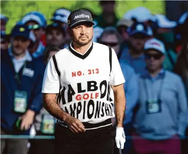  ?? Warren Little/Getty Images ?? One spectator likened Jason Day’s Friday outfit, courtesy of sponsor Malbon Golf, to a billboard.
