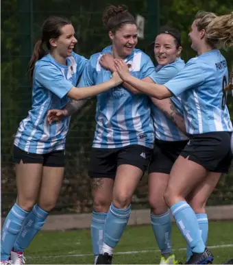  ?? Pictures: Tony Middleton ?? Tilehurst Panthers scored two second-half goals to keep their unbeaten record