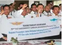  ?? JUNAEKA/JAWA POS ?? TUNTUT PERBAIKAN: Karyawan dan pilot Garuda menyampaik­an aspirasi di Jakarta kemarin.