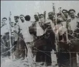  ??  ?? Dos fotografía­s tomadas en el campo durante los oscuros años de la Segunda Guerra Mundial, cuando Gurs se convirtió en un terrible emblema de la deportació­n y, también, de la necedad y el odio humanos.