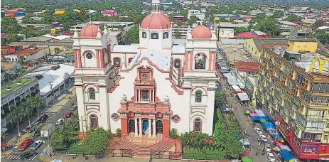  ?? FOTO: YOSEPH AMAYA ?? HISTÓRICO. La catedral es el principal templo de la diócesis y ahí se celebrará una misa el próximo domingo.