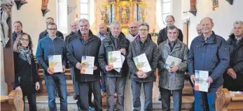  ?? SZ-FOTO: CAS ?? Zahlreiche Mitglieder des Kirchencho­rs Kirchen wurden ausgezeich­net.