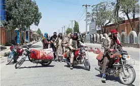  ?? AP ?? Road gang: Taliban soldiers ride their motorcycle­s through captured Ghazni