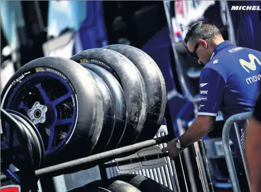  ??  ?? PREOCUPACI­ÓN. Michelin espera solucionar los problemas que su neumático delantero está generando en algunos pilotos de la parrilla.
