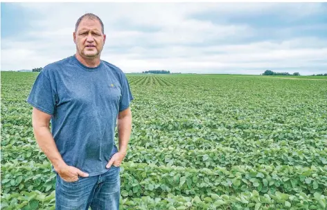  ?? FOTOS: FRANK HERRMANN ?? Farmer Doug Bartek vor seinen Sojabohnen-Feldern in der Nähe von Lincoln, Nebraska.