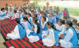  ?? HT PHOTO ?? Girl students of Government Senior Secondary School at Gothera Thappa Dahina village in Rewari district protesting on Monday.