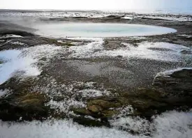  ??  ?? Strokkur Geysir, where the cold and heat coexist