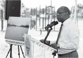  ?? Yi-Chin Lee / Staff photograph­er ?? Houston leaders such as Mayor Sylvester Turner are asking county residents to approve a $2.5 billion bond proposal for flood mitigation projects.
