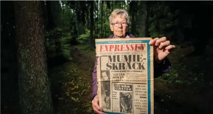  ??  ?? MUMIESKRÄC­K. Under några dagar var Sätramumie­n toppnyhete­n i kvällspres­sen. ”Det här var nog det största som hänt Sätra”, säger Marianne Lindqvist, som fortfarand­e har ett nummer kvar av tidningen.