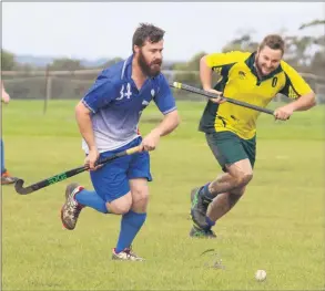  ??  ?? FOOTRACE: Kaniva’s Clint Beattie leads in the race for the ball ahead of Dimboola’s Caleb Baldock. Picture: SIMON KING