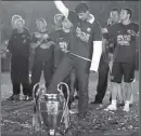  ??  ?? Rajkard përshëndet­i Barcelonën si trajner pas fitores së Champions-it