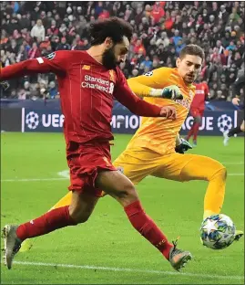  ??  ?? Liverpool’s Mo Salah scores the decisive goal