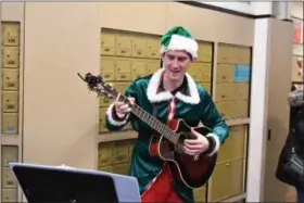  ??  ?? Nathan Landis Funk, aka Ed the Elf, entertains with traditiona­l Christmas songs.