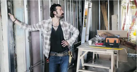  ?? RICHARD MARJAN/The StarPhoeni­x ?? Building owner Noah Rossmo does renovation­s for a new restaurant on 20th Street West — an area increasing­ly attractive to small business.