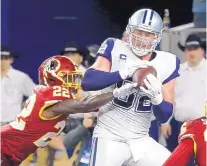  ?? MICHAEL AINSWORTH/ASSOCIATED PRESS ?? Dallas TE Jason Witten, right, scores on a pass from Dak Prescott during the Cowboys’ win over Washington on Thursday.