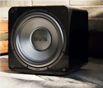  ??  ?? Kleiner woofer, starker bass: Mit „nur“einem 12-Zoll-Treiber sorgt der geschlosse­ne Subwoofer SB-1000 Pro für tiefe Töne von 20 bis 270 Hertz.