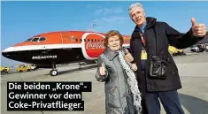  ??  ?? Die beiden „ Krone“Gewinner vor dem Coke- Privatflie­ger.