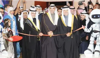  ??  ?? KUWAIT: Minister of State for Cabinet Affairs Sheikh Mohammad Abdullah Al-Sabah (center) inaugurate­s the 9th Internatio­nal Invention Fair of Middle East. —KUNA