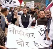  ?? — ASIAN AGE ?? Congress chief Rahul Gandhi, UPA chairperso­n Sonia Gandhi and other party leaders during a protest over the Rafale deal at Parliament House in New Delhi on Wednesday.