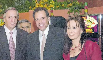  ??  ?? Juntos. En otros tiempos, Néstor Kirchner, Cristóbal López y Cristina Fernández.