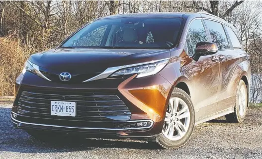  ?? STEPHANIE WALLCRAFT/ DRIVING ?? The 2021 Toyota Sienna is a self-charging hybrid, which means it's electrifie­d but can recover its charge through everyday driving rather than a plug.