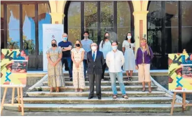  ??  ?? El Palacio Municipal acogió ayer la presentaci­ón de la Bienal con los artistas sanluqueño­s del programa.