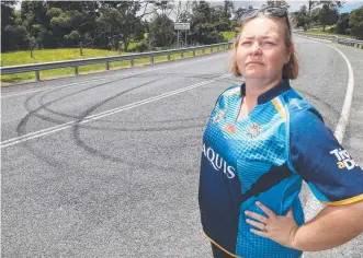  ?? ?? Maudsland resident Lisa Smith says hoons are burning rubber in hotspots such as Guanaba Creek Rd, fronting court and returning days later. Picture: Glenn Hampson