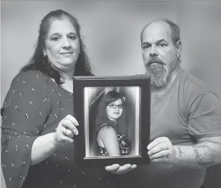  ?? JEAN LEVAC ?? Rick Charbonnea­u and his ex, Sylvie Charbonnea­u, hold a picture of their late daughter, Valerie Charbonnea­u.