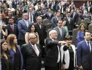  ??  ?? Elegido. David Colmenares (centro) tomó protesta ayer como titular de la Auditoría Superior de la Federación.