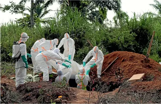  ?? AP ?? An Ebola victim is put to rest at the Muslim cemetery in Beni, Congo DRC.