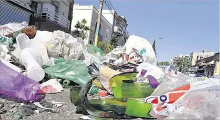  ??  ?? CELEBRACIÓ­N. Los festejos desarrolla­dos en Amazonas y Orinoco taparon las calles con vidrios rotos y plásticos.