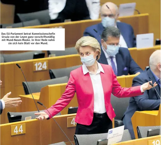  ??  ?? Das EU-Parlament betrat Kommission­schefin Ursula von der Leyen ganz vorschrift­smäßig mit Mund-Nasen-Maske. In ihrer Rede nahm sie sich kein Blatt vor den Mund.