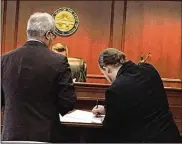  ?? LAUREN PACK/STAFF ?? Trevor Fraley (right) and attorney Chris Pagan appear in Butler County Common Pleas Court.