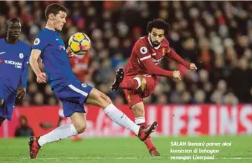  ??  ?? SALAH (kanan) pamer aksi konsisten di bahagian serangan Liverpool.