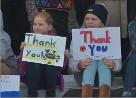  ?? PETE BANNAN - MEDIANEWS GROUP ?? Molly Foreman, 9, and Tabitha Shatney, 13, both of Chester, show their thanks to veterans during Monday’s parade in Media.
Crowds line the parade route for the 60th Annual Delaware County Veterans Day Parade on State Street in Media Monday.