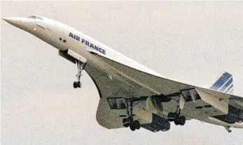  ?? FOTO: GÜNTHER HÄRIG/DPA ?? Die Unglücks-Concorde der Air France, die am 25. Juni 2000 bei Paris abstürzen sollte, aufgenomme­n gut einen Monat zuvor bei den Flugerlebn­istagen auf dem Flughafen Hahn im Hunsrück.