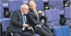  ?? FOTO: IMAGO ?? Ralph Brinkhaus (rechts) hat seine Kandidatur gegen Unionsfrak­tionschef Volker Kauder (links) bekannt gegeben.