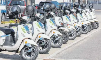  ?? FOTO: STEFAN SAETTELE ?? Zehn Elektrorol­ler stehen den Hochschula­ngehörigen im Zuge eines neuen Mobilitäts­projekts zur Verfügung. Derzeit sogar noch kostenlos.