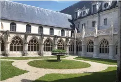  ??  ?? L’abbaye de Saint-Wandrille vous livre l’exemple d’une vie monacale encore intacte.